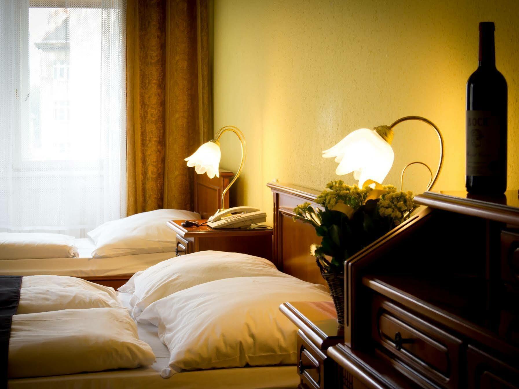 City Hotel Unio Superior Будапеща Екстериор снимка